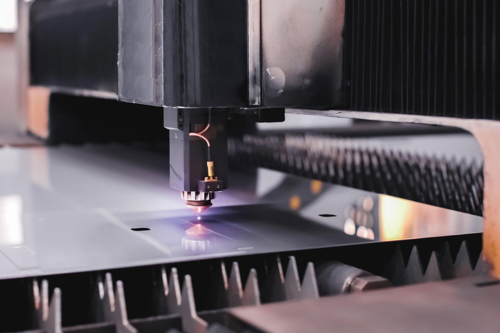 Precise Cutting. Expert Repairs. Perfect Results